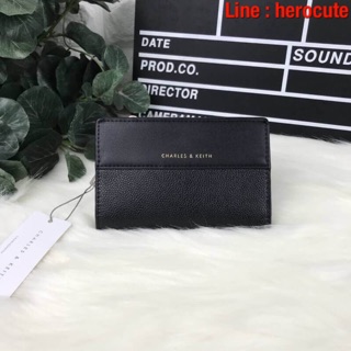 CHARLES &amp; KEITH STITCHED DETAIL WALLET ของแท้ ราคาถูก