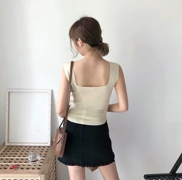 square-collar-solid-sleeveless-knitted-top