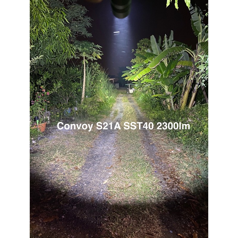 ภาพหน้าปกสินค้าไฟฉาย Convoy S21A 2300lm 12 กรุ๊ปโหมด สี เขียว/ม่วง/แดง/ส้ม จากร้าน tuatuarr บน Shopee