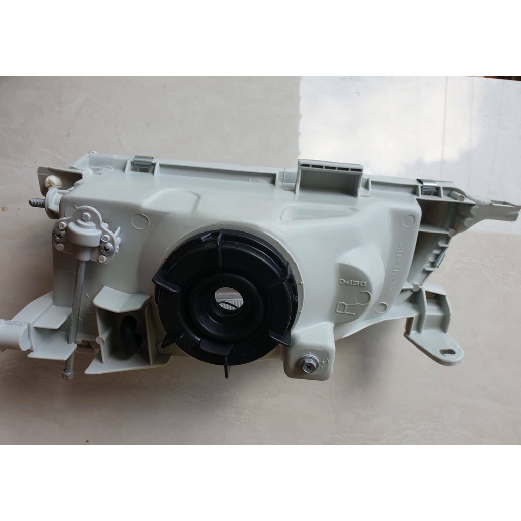 ไฟหน้าtoyota-ae100-4afe-ข้าง-rh-ไต้หวัน-ราคาดวงละ-800-บาท