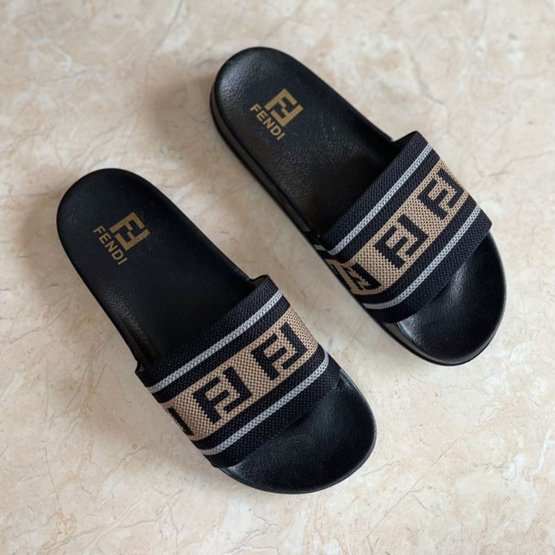 ภาพหน้าปกสินค้า(new) รองเท้าแตะ Fendi  สายเป็นผ้า พรีเมี่ยมม๊า ก สวยมา ก งานจริงตรงปกสุดๆ Size : 36-41Colors: ดำ ขาว น้ำตาล ️ จากร้าน pangko_89 บน Shopee