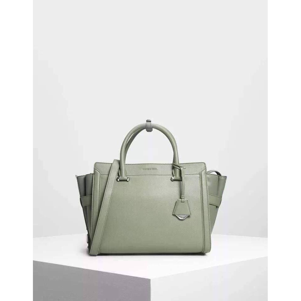 charles-amp-keith-trapeze-bag-ทรงปีก-แท้