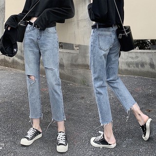 ภาพหน้าปกสินค้าSweet </ Girls jeans /> ❣️ กางเกงยีนส์ทรงกระบอกเล็ก ขาไม่กว้าง ไม่สั้น ขาดเข่าเล็กน้อยสวยๆงานสวยกางเกงยีนส์เกาหลี 802 ซึ่งคุณอาจชอบสินค้านี้