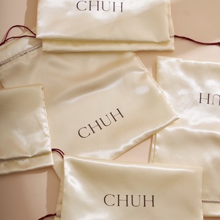 ภาพขนาดย่อของภาพหน้าปกสินค้าCHUHs Satin Bag กระเป๋าผ้าซาตินขนาด 30*34 จากร้าน chuh.official บน Shopee