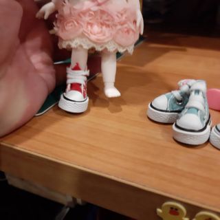 ภาพขนาดย่อของภาพหน้าปกสินค้าพร้อมส่ง รองเท้าผ้าใบตุ๊กตา 3 เซน  สำหรับตุ๊กตา 16 เซน จากร้าน juy23 บน Shopee ภาพที่ 1