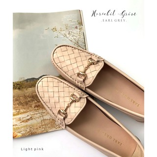 EARL GREY รองเท้าทรง Loafer หนังแกะพื้นนุ่ม หนังนุ่ม มีซัพพอร์ต รุ่น Horsebit Grim in Light pink