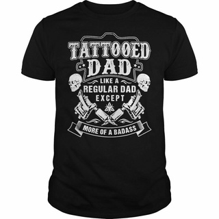 2021 ใหม่เสื้อยืดลําลองสําหรับผู้ชายแขนสั้นพิมพ์ลาย Tattooed Dad Like Others Of A Badass สีดํา