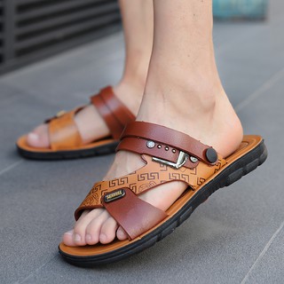 ภาพหน้าปกสินค้ารองเท้าแตะชาย รองเท้าแตะ รองเท้าแตะคุณภาพดี  รองเท้าแตะ รองเท้าแตะชายแบบสวม men\'s casual sandals ที่เกี่ยวข้อง