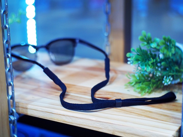 ภาพหน้าปกสินค้าสายคล้องแว่น สีดำล้วน จากร้าน cicciostore บน Shopee