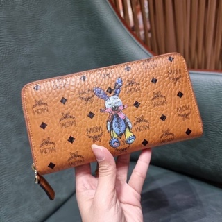 เอ็มซีเอ็ม ZIP AROUND WALLET WITH RABBIT IN VISETOS