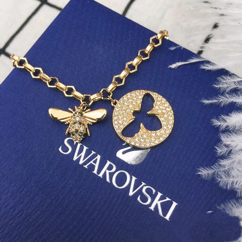 ภาพหน้าปกสินค้าพร้อมส่ง Swarovskiแท้ใหม่ สร้อยคอ swarovski ของแท้ 100% แท้蜜蜂项链