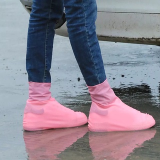 ภาพหน้าปกสินค้ารองเท้าบูท กันน้ำ กันฝน ทราย  ร้องเท้าหน้าฝน รองเท้ากันเปียก รองเท้าคลุม รองเท้าซิลิโคน รองเท้าสบาย Rainday Non-Slip ที่เกี่ยวข้อง