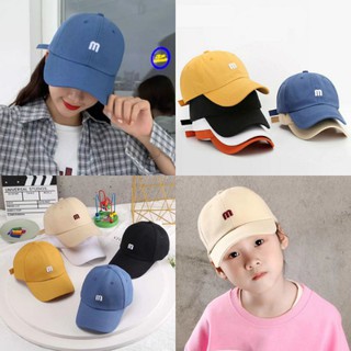 ภาพขนาดย่อของสินค้าหมวกเด็ก 6เดือน-4ปี รอบหัว: 51-52 cm. หมวกแก๊ป ทรงเบสบอลสีพื้น ปักอักษร "m" ใส่คู่พ่อแม่ลูก