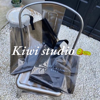 KiwiStudio (แพค50ใบ)ถุงพลาสติก แฟชั่นสีดำ ตัวอักษรภาษาอังกฤษ กันน้ำ กระเป๋าช้อปปิ้งมือ 4 ขนาด S/28*28*10cm XL/44*44*11cm (SK0006)