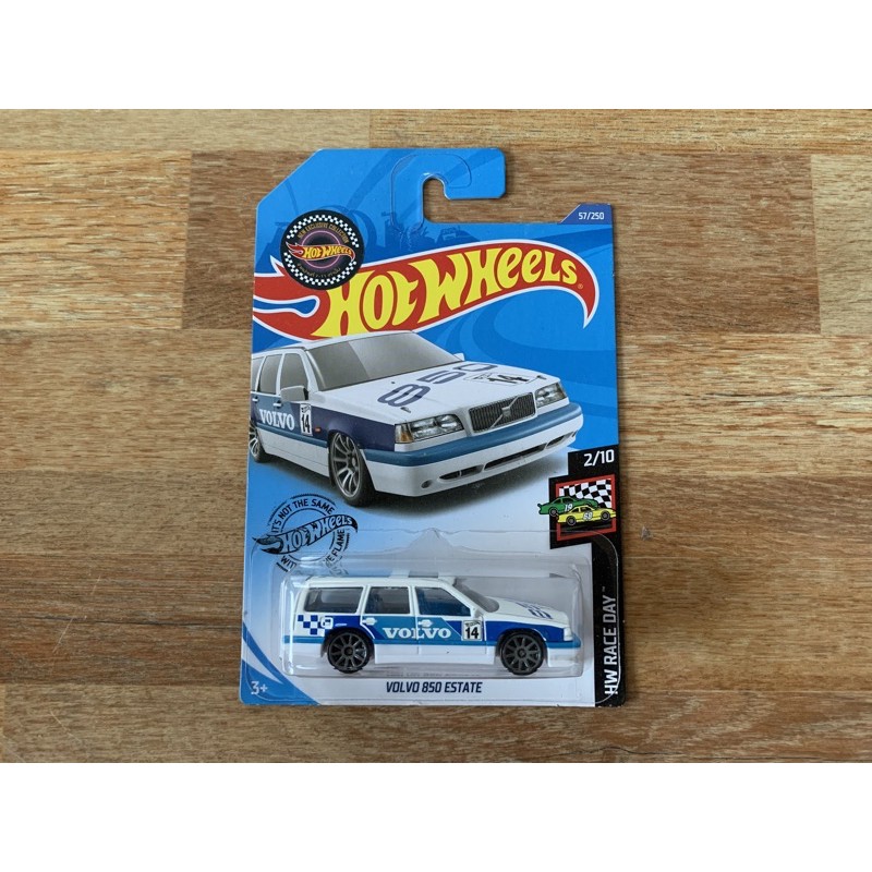 hotwheels-volvo-850-estate