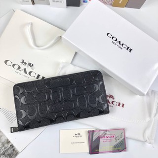 COACH Long Wallet กระเป๋าสตางค์ใบยาว ด้านหน้ามีช่อง 1 ช่อง  เปิด-ปิดกระเป๋าด้วยซิปรอบ