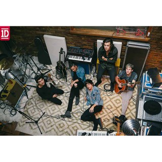 โปสเตอร์ One Direction วันไดเรกชัน วง ดนตรี บอยแบนด์ อังกฤษ ไอร์แลนด์ รูป ภาพ ติดผนัง สวยๆ poster (88 x 60 ซม.โดยประมาณ)