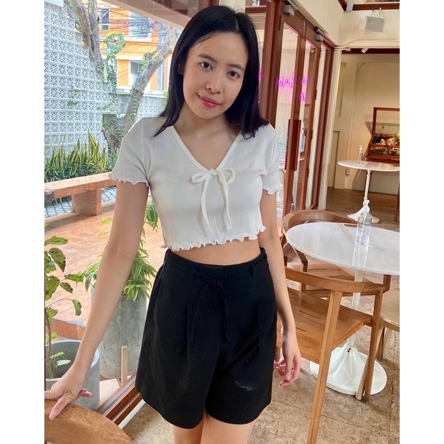 barbie-crop-top-with-bow-เสื้อยืด-ครอป-เอวลอย-สีขาวโบว์หน้า-สินค้าพร้อมส่ง