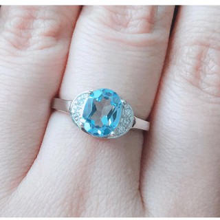 แหวนพลอยสวิสบลูโทพาส(Swiss Blue Topaz)สีฟ้าสดประดับด้วยเพชรรัสเซียCZ ตัวเรือนเงินแท้ 925 GR2364