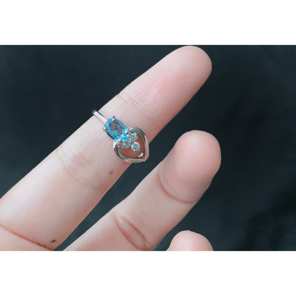 แหวนพลอยสวิสบลูโทพาส-swiss-blue-topaz-สีฟ้าประดับด้วยเพชรรัสเซียcz-ตัวเรือนเงินแท้-925