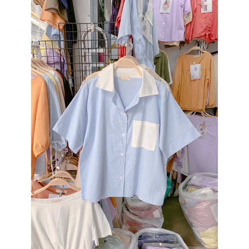 ภาพหน้าปกสินค้าผลิตเพิ่ม 3 สีเข้าใหม่ZV0088 Two-tone Basic top เสื้อเชิ้ตโอเวอร์ไซต์ ทูโทน สุดน่ารัก เสื้อ เชิ้ต shirt เชิ้ต จากร้าน kyb.sweety บน Shopee