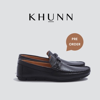 ภาพหน้าปกสินค้าKHUNN  PRE-ORDER รองเท้า รุ่น 🖤 STARK 🖤 รองเท้าหนังทำงานสุดเท่ห์ สีดำ ที่เกี่ยวข้อง