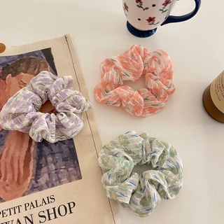 scrunchie 🧴 ยางรัดผมดอกไม้ พิมพ์ลายดอกไม้ดีเทลน่ารักๆ สีหวานละมุนมากค่า พร้อมส่งนะคะ