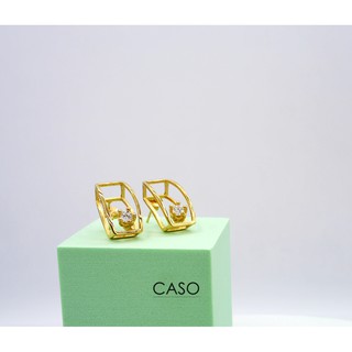 Caso jewelry earring ต่างหูโครงสร้างทรงยาว แบบเรียบง่ายสีทอง ประดับ cz. สีขาว