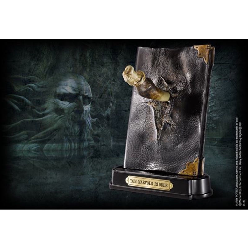 Noble Collection Harry Potter: Basilisk Fang and Tom Riddle Diary decoratie