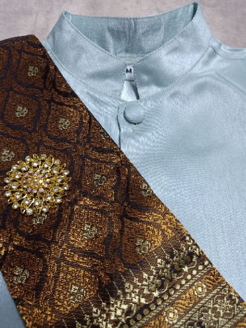 ชุดไทยเด็กผู้ชาย-เสื้อผ้าไหมไทยเทียมสีเขียวมิ้นท์พาสเทล-โจงกระเบนผ้าไหมเทียมสีน้ำตาล-ผ้าคาดผ้าไหมไทยเทียม