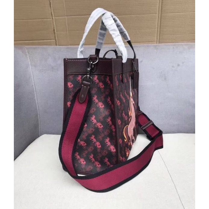 coach-field-tote-with-horse-and-carriage-print-and-unicorn