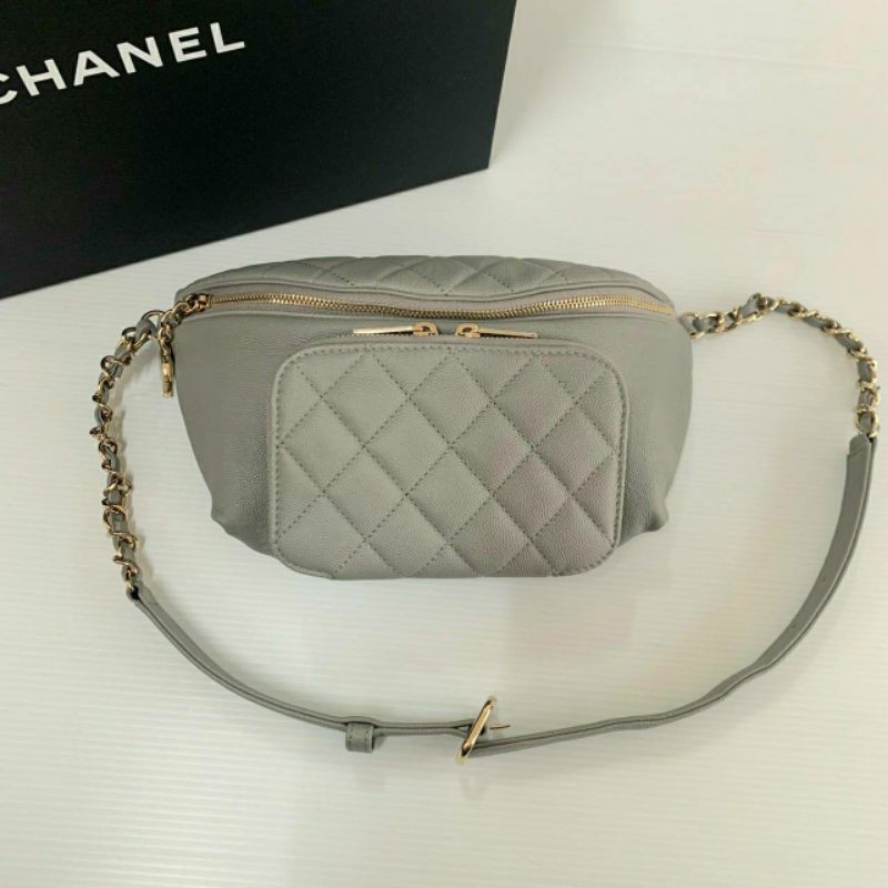 new-chanel-belt-bag-สีเทาหนังคาเวีย-ราคา-90-200