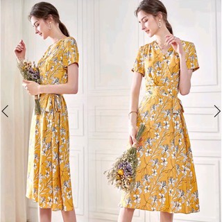 [เหลือ 199.- โค้ด DETDEC30+โค้ดหน้าร้าน]  เดรสลายดอกไม้น่ารัก ผูกเอว Daisy Premium Dress งานป้ายเดซี่เหลืองคอวี