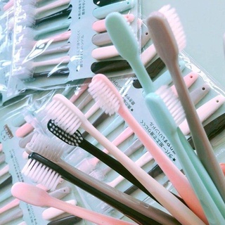 แปรงสีฟัน 10 ชิ้น ขนนุ่มสีขาวขุ่น พร้อมใช้งานง่าย  ทำความสะอาดดี