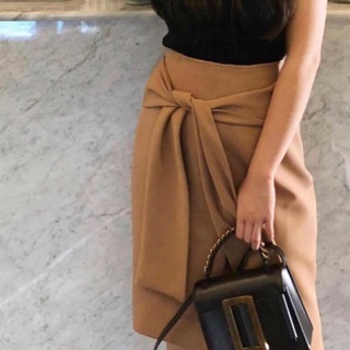 ภาพหน้าปกสินค้าClassy Brown skirt 🤎 ซึ่งคุณอาจชอบสินค้านี้