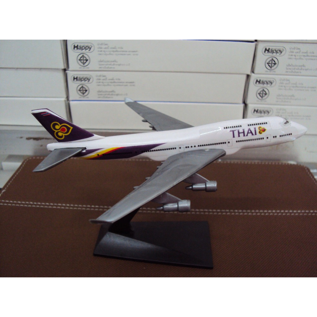 ภาพหน้าปกสินค้าโมเดลเครื่องบินสายการบินไทย THAI Air ways Airlines พลาสติกประกอบเองในกล่อง THAI BOEING 747-400 Plane Model Scale 1/530 จากร้าน ts_militaria บน Shopee