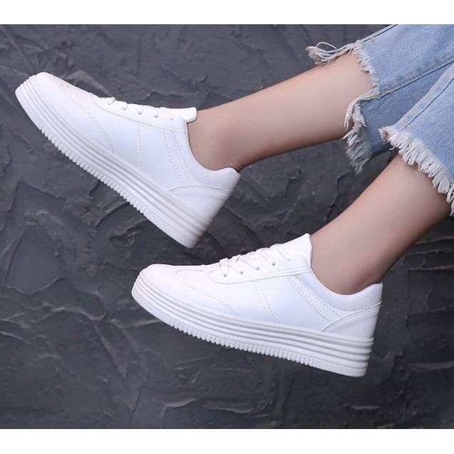 ภาพสินค้า𝑳𝒂𝒆𝒊 𝒃𝒂𝒈&𝒔𝒉𝒐𝒆𝒔 รองเท้าผ้าใบขาวล้วนเสริมส้น หนังนิ่ม ทรงน่ารัก แฟชั่นเกาหลี ใส่ได้ทุกแนว เบอร์ 35-40 จากร้าน laeibagshoes บน Shopee ภาพที่ 7