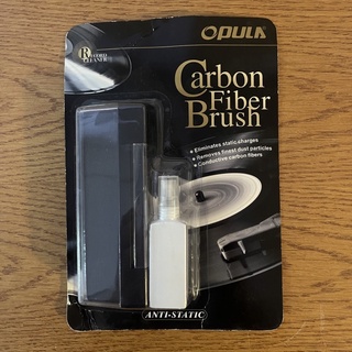 สินค้า Opula Carbon fiber Brush แปรงปัดแผ่นเสียงผ้ากำมะหยี่ แปรงปัดทำความสะอาดแผ่นเสียง พร้อมนำ้ยา
