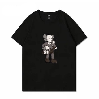 Kaws Uniqlo Sesame Street เสื้อยืดลําลองสําหรับผู้ชายผู้หญิงผ้าฝ้ายแขนสั้นคอกลมพิมพ์ลาย เสื้อคู่ ผ้านำเข้า พร้อม