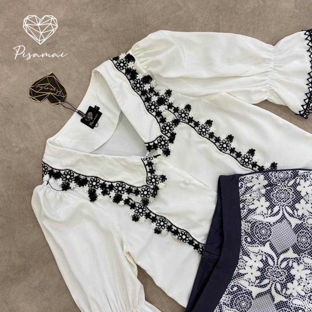 pisamai-เซ็ตเสื้อเชิ้ตแขนยาวสีขาวแต่งงานปักลูกไม้สีดำ-มาคู่กับกางเกงขาสั้นคลุมลูกไม้สีขาวเข้าเซ็ต-ใส่สวย-ฟินนาเล่มากๆค่า
