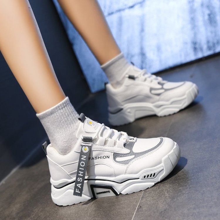ภาพหน้าปกสินค้าsneaker.world PROMOTION ในรอบ มาใหม่ล่าสุด รองเท้าผ้าใบ ลายเดซี่ มี reflect สะท้อนแสง เรืองแสง จากร้าน sneaker.world บน Shopee
