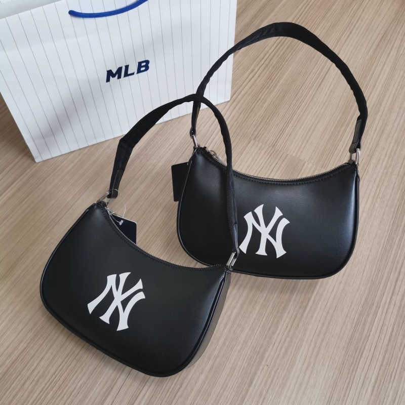 mlb-solid-hobo-bag-กระเป๋าสะพายโฮโบหนัง-สีดำ