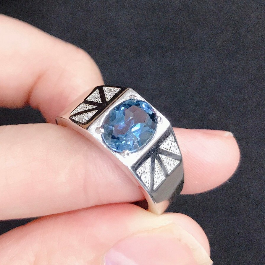 แหวนพลอย-ลอนดอนบลูโทพาส-london-blue-topaz-สีฟ้าเข้มเงินแท้-92-5-ประดับด้วยเพชรรัสเซีย-รุ่นrm-lbt04ov