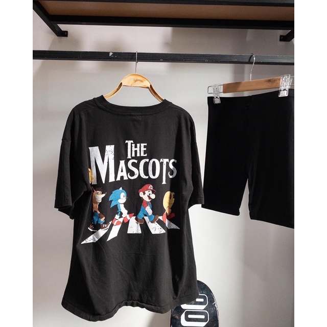 พร้อมส่ง-the-mascot-t-shirt