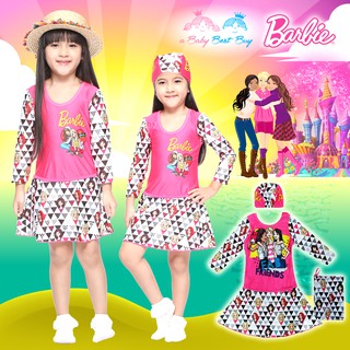 ไซส์ XS ชุดว่ายน้ำเด็กผู้หญิง Barbie สีชมพู-ขาว บอดี้สูทเสื้อแขนยาว กระโปรง มาพร้อมหมวกว่ายน้ำและถุงผ้า