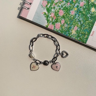 สร้อยข้อมือใส่ตัวอักษรสีชมพู  (แจ้งตัวอักษรที่หมายเหตุ) พร้อมส่ง