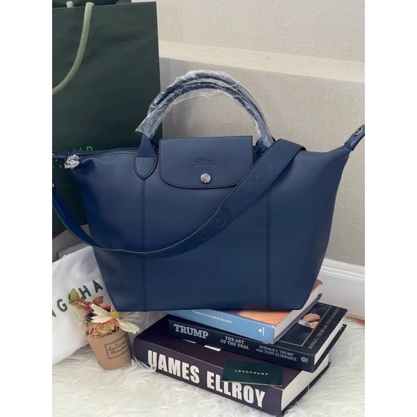 กระเป๋าสำหรับคุณผู้หญิง-longchamp-le-pliage-cuir-top-handle-bag-size-m-navy-blue