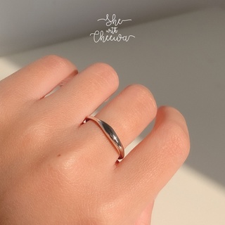 ภาพหน้าปกสินค้าShe with Cheewa | silver925 | flowing open ring แหวนเงินแท้ มินิมอล ทรงคลื่นๆ ปรับขนาดตามนิ้วได้เลยค่ะ ซึ่งคุณอาจชอบสินค้านี้