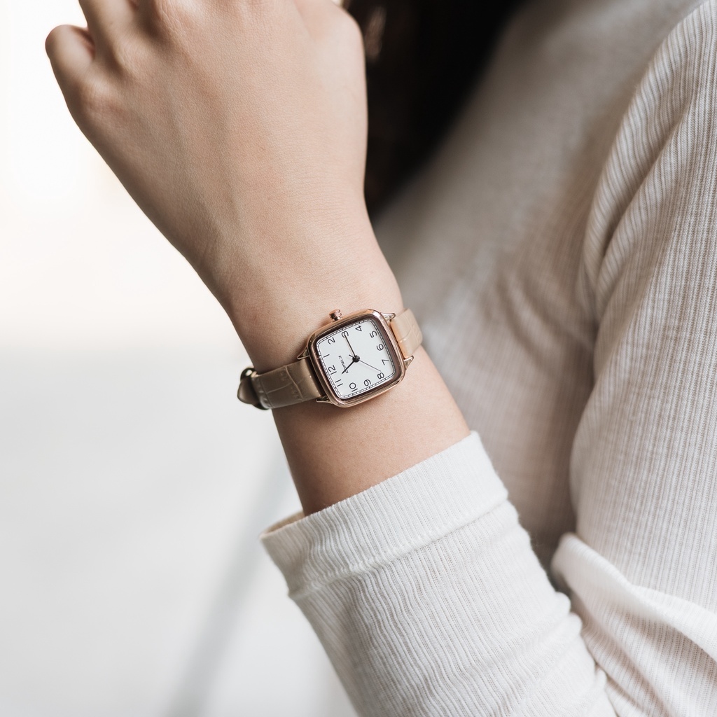 ภาพหน้าปกสินค้านาฬิกาแฟชั่น นาฬิกาข้อมือ Vintage นาฬิกามินิมอล ของจริงตรงปกแน่นอน นาฬิกา สามารถนำไปเป็นของขวัญได้ ไม่ซ้ำใคร