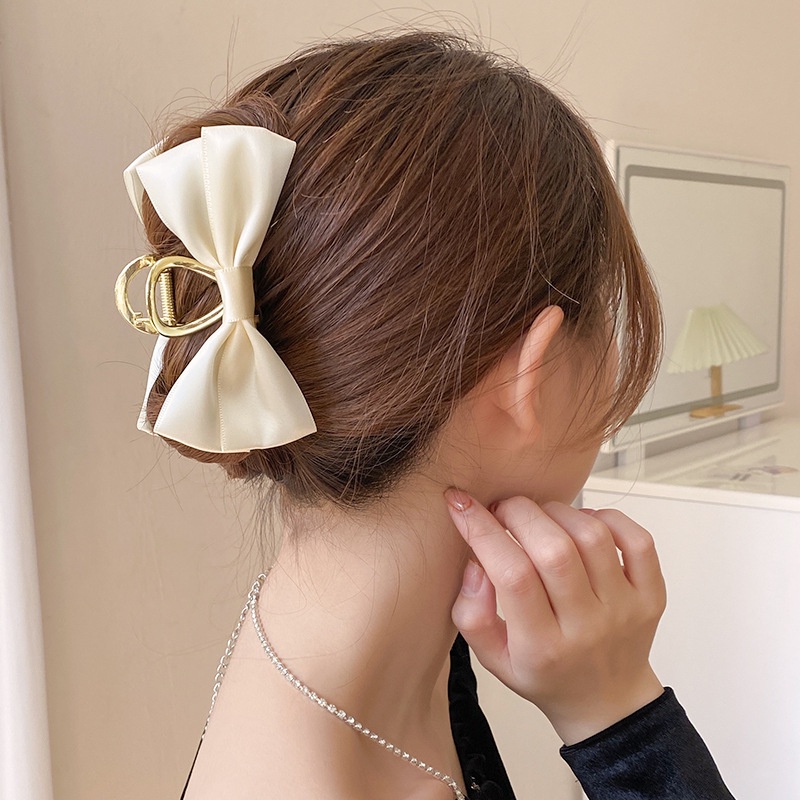 กิ๊บหนีบผม-bow-hair-clip-เป็นกิ๊บโลหะทอง-ติดประดับโบว์ผ้าริ้บบอน-รุ่นนี้สวยมาก-ออกแนวหรูหรา-หนีบผมได้แน่น-เก็บผมหนาได้